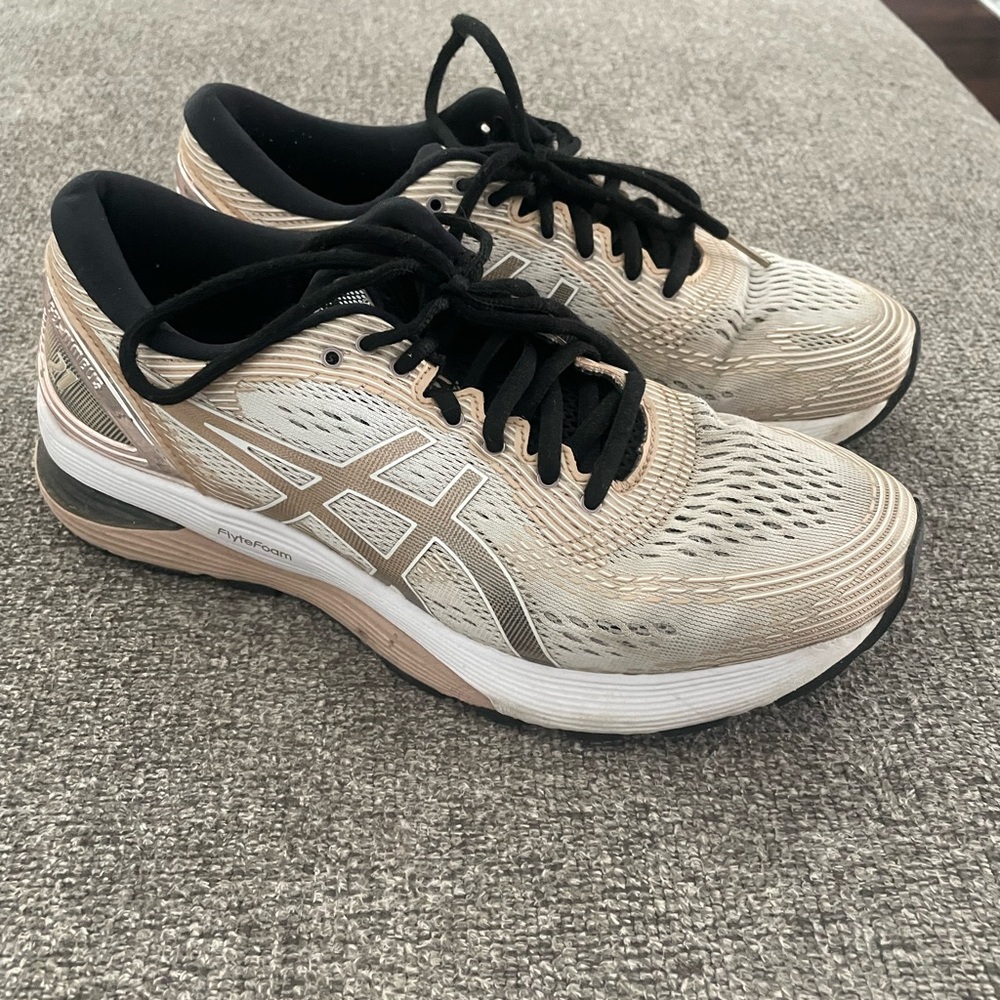 ASICS Gel Nimbus 21 platinum running shoes